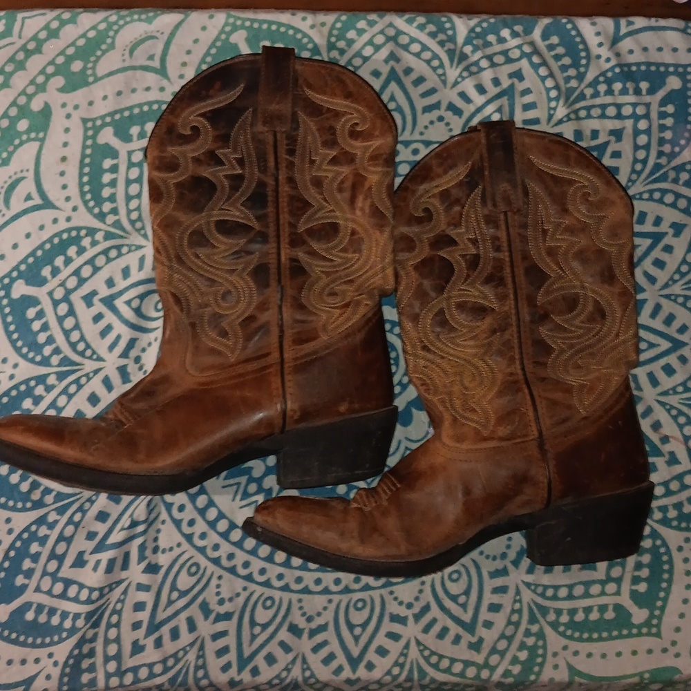 9 Women's Laredo boots 👢 😍